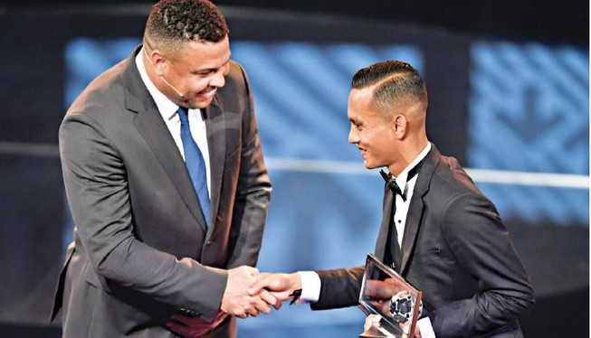 Được FIFA vinh danh, sao Đông Nam Á ảo tưởng rồi trượt dài