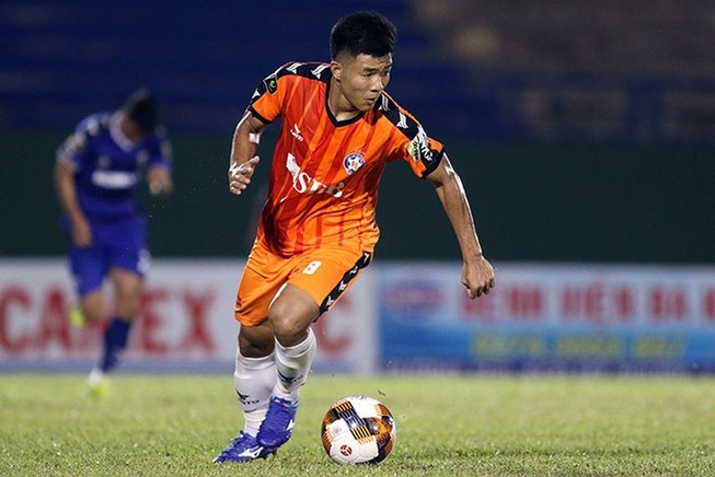 Đức Chinh ghi bàn vào lưới đội đầu bảng V-League rồi lên tuyển