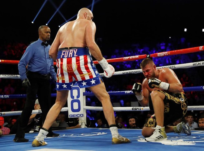 'Tyson trắng' hạ knock-out võ sĩ Đức