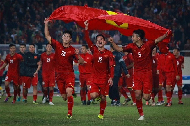 Tiếp thị thể thao và thành tích thể thao: Cái trứng và con gà