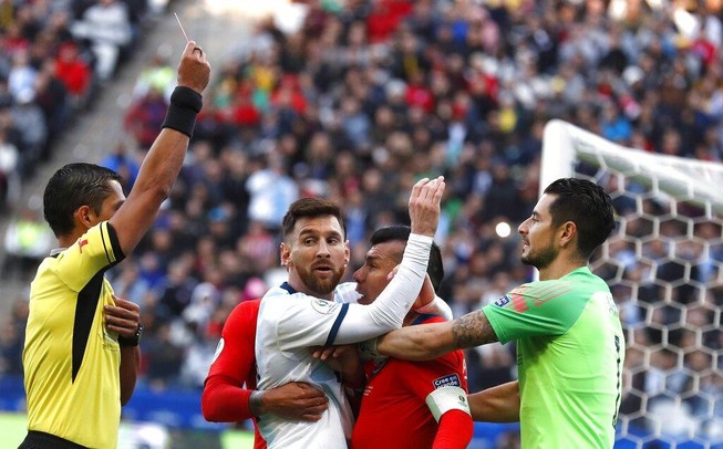CAS tư vấn cho Messi xin lỗi