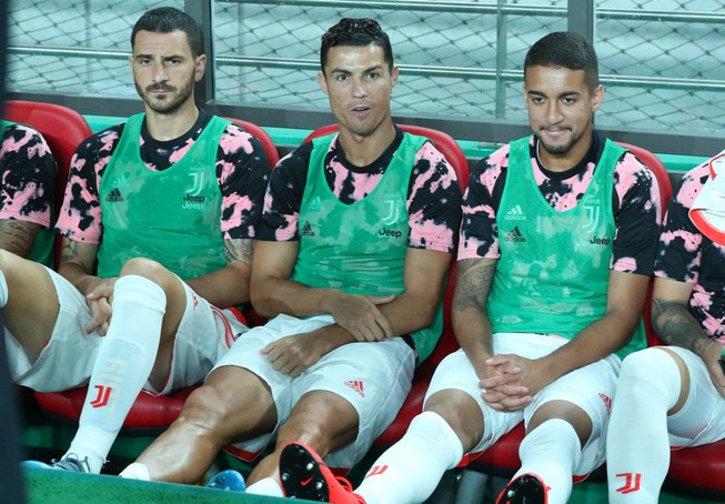 Ronaldo và vụ ‘treo đầu dê, bán thịt chó’ ở Seoul