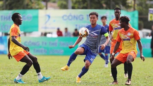 Khai mạc giải Thiên Long dành cho bóng đá ‘phủi’