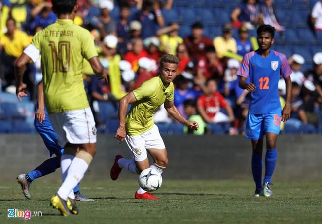 Vòng loại World Cup 2022 cận kề, tuyển Thái Lan còn ‘đánh lẻ’