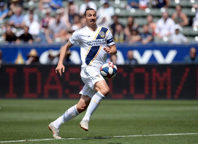 Ibrahimovic được dựng tượng nơi quê nhà