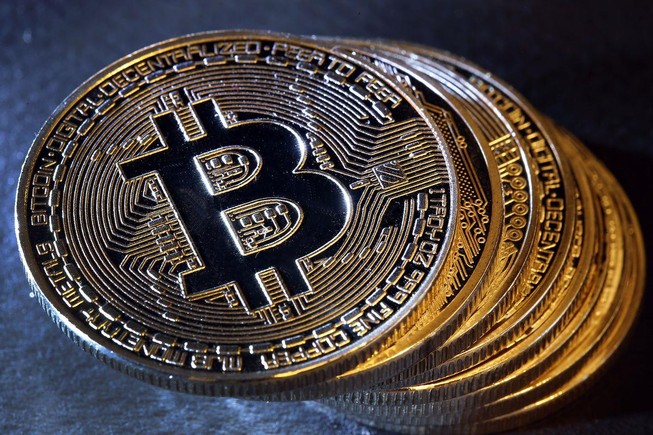 Vì sao giá Bitcoin tiếp tục tăng vọt?