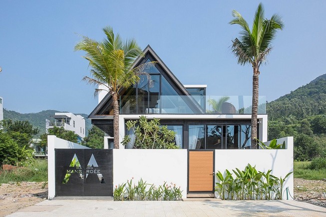 Độc lạ ngôi nhà thép áp mái ở Sơn Trà