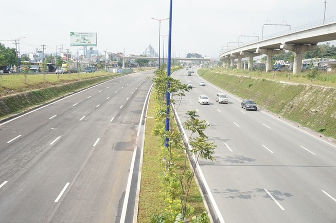 Cận cảnh nút giao thông ĐH Quốc gia trước ngày thông xe