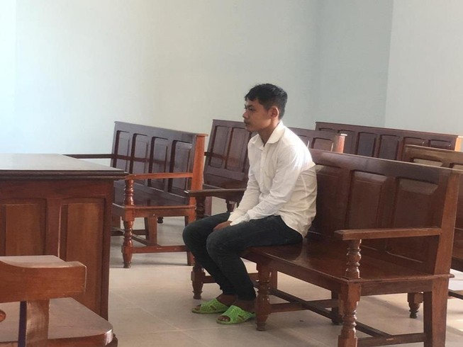 Bị 2 năm tù vì 'yêu' bạn gái dưới 16 tuổi