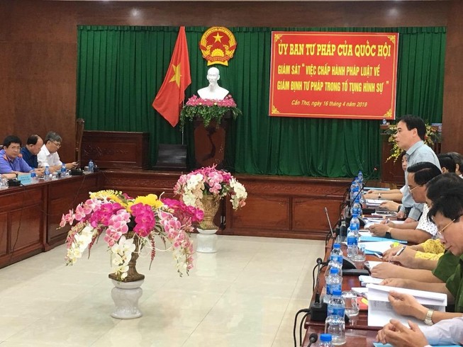 Khám nghiệm tử thi thuộc ngành Y tế hay Công an?