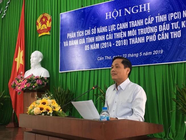 Nhiều doanh nghiệp phải cầm 'dấu đỏ' mới chịu