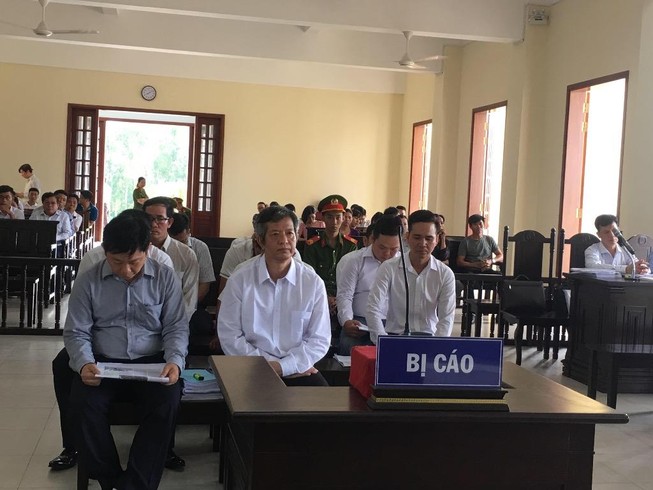 Bị cáo đòi thay kiểm sát viên vì cho rằng nói giọng khó nghe