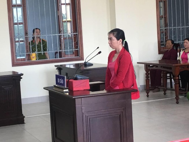 Hơn 100 hụi viên tới tòa dự phiên xử chủ hụi