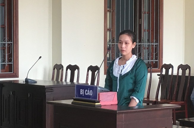 Cô gái có con từ lúc 15 tuổi liên tục ở tù