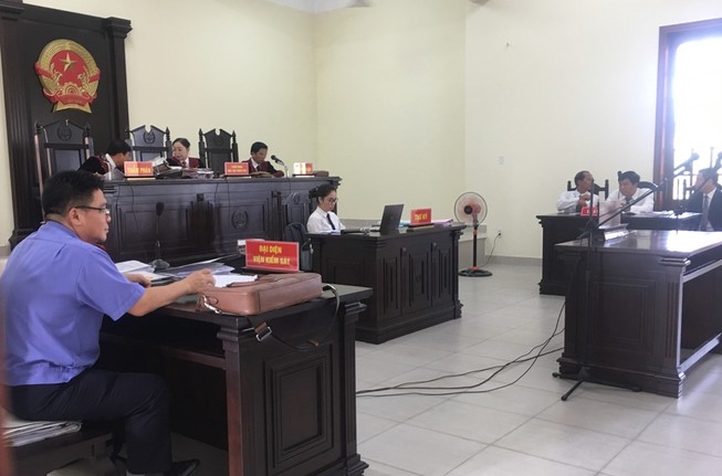 Đình chỉ xét xử cụ ông 95 tuổi đầu độc vợ vì đã mất