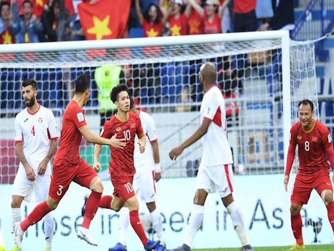 “Cơn mưa” tiền thưởng cho đội tuyển Việt Nam bắt đầu rơi