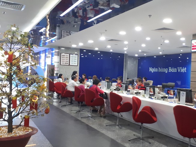 Được tặng vàng, tiền lì xì khủng khi đi gửi tiền đầu năm mới