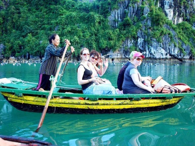 Coi chừng Việt Nam rơi vào du lịch 'lòng máng'