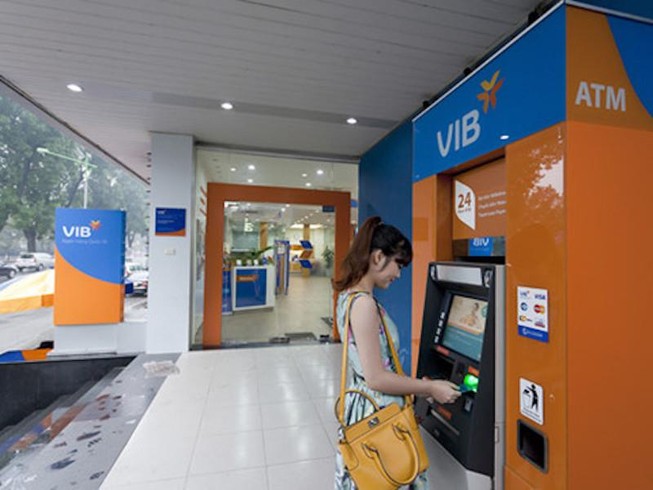 Một ngân hàng bất ngờ miễn hàng loạt phí rút và chuyển tiền