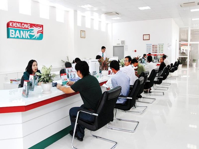 Lãnh đạo cấp cao Kienlongbank tung tiền gom cổ phiếu