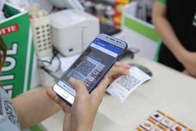Ai từng thanh toán điện tử sẽ 'ghiền', không muốn xài tiền mặt