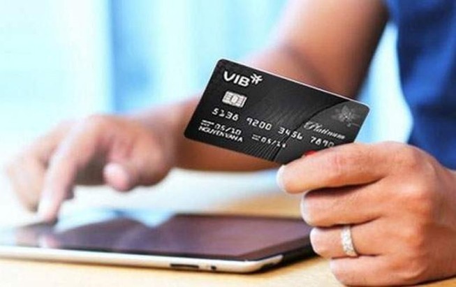Ngân hàng đồng loạt tung chiêu hút khách mở thẻ tín dụng