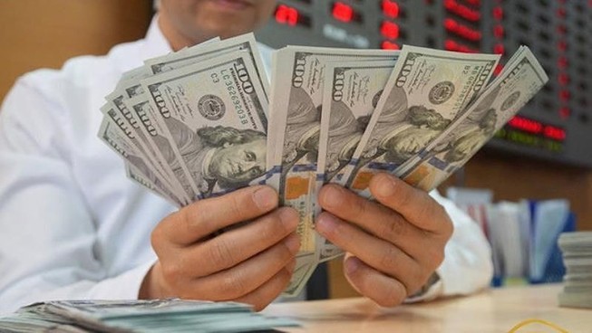 Giá USD tiếp tục dậy sóng, nhảy lên mức 23.467 đồng/USD