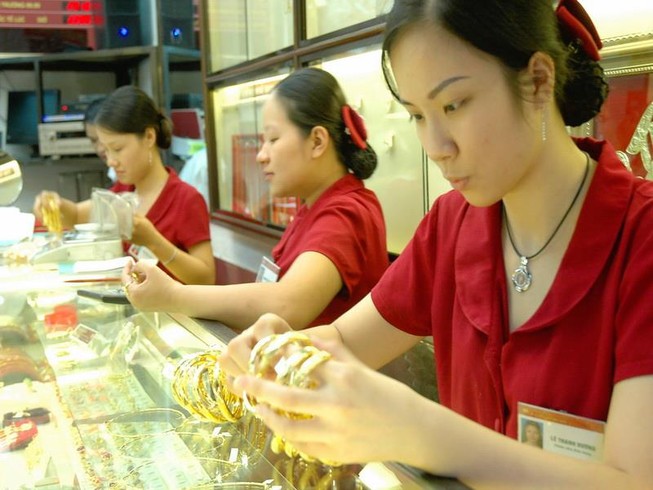Giá vàng vẫn tiếp tục biến động