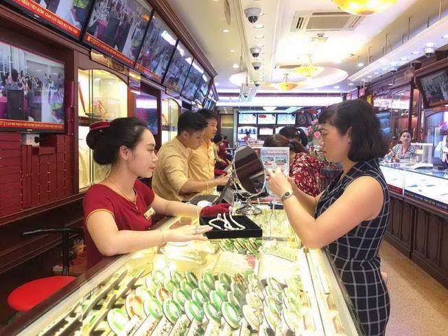Bốc hơi 1 triệu đồng/lượng, giá vàng vẫn chìm trong sắc đỏ