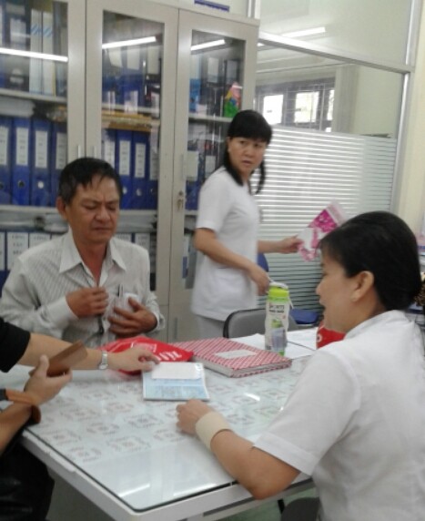 Vụ bé bị bỏ rơi trên taxi: Bệnh viện hẹn sẽ cấp giấy chứng sinh