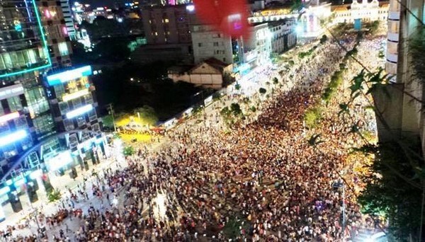 Náo loạn phố đi bộ Nguyễn Huệ:15 người bị xử phạt về hành vi gây rối