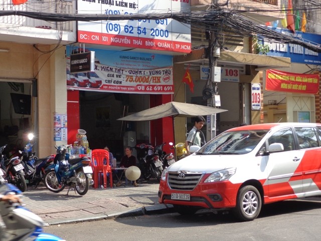 Xe khách ‘đội lốt’ chạy dạt ra ngoài trung tâm TP
