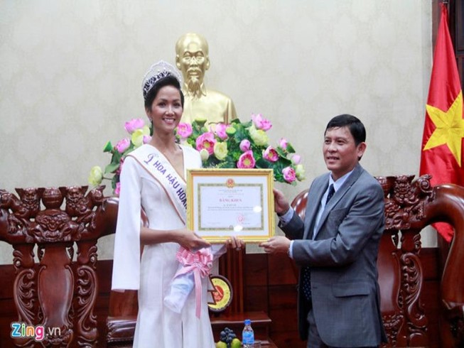 Tỉnh Đắk Lắk khen thưởng Hoa hậu H'Hen Niê