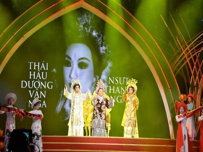 106 NS được vinh danh trong kỷ niệm 100 năm cải lương