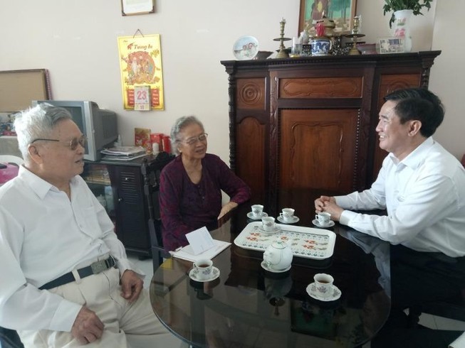 Giám đốc Sở Tư pháp TP.HCM đi thăm, tặng quà Tết 2019