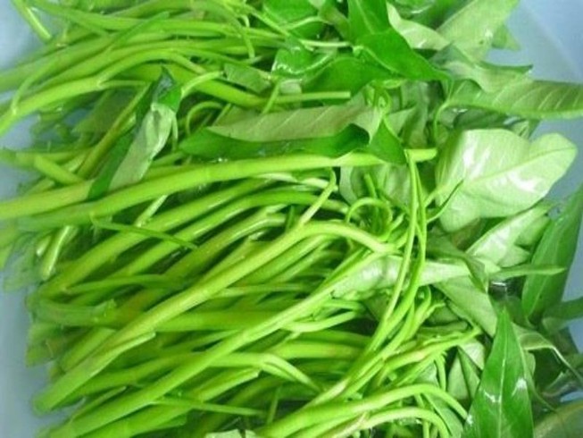 Mùa nóng, nhớ rau muống vượt trộn gỏi ngon giòn miễn chê