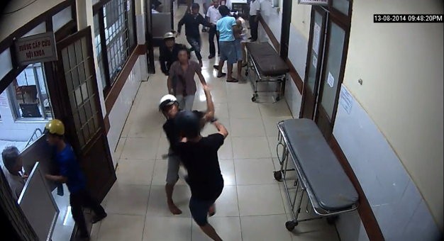 2 băng nhóm truy sát trong bệnh viện ở Cà Mau