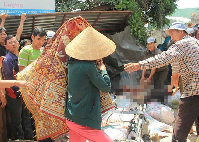 Thêm 1 thi thể bị vùi lấp trong xưởng cơ khí