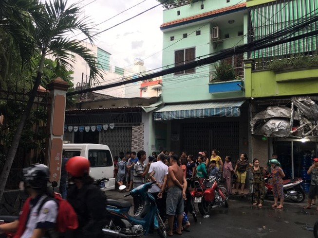 2 cha con tử vong trong căn nhà khóa trái ở Tân Bình