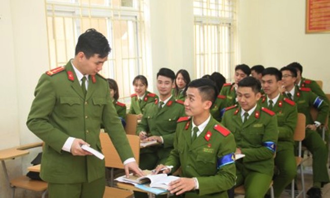 Đề xuất giáo sư ngành công an được phục vụ đến 70 tuổi