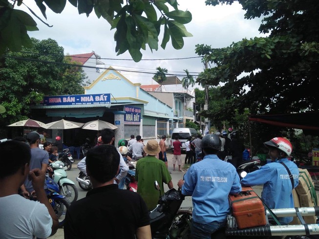Bắt giữ hàng chục người nước ngoài trong căn nhà ở quận 9