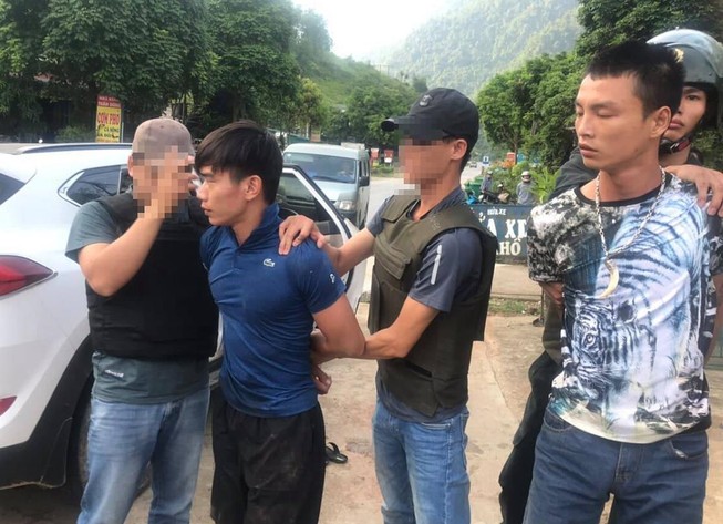 Huy động cả trăm cảnh sát bắt ô tô chở 100 bánh heroin