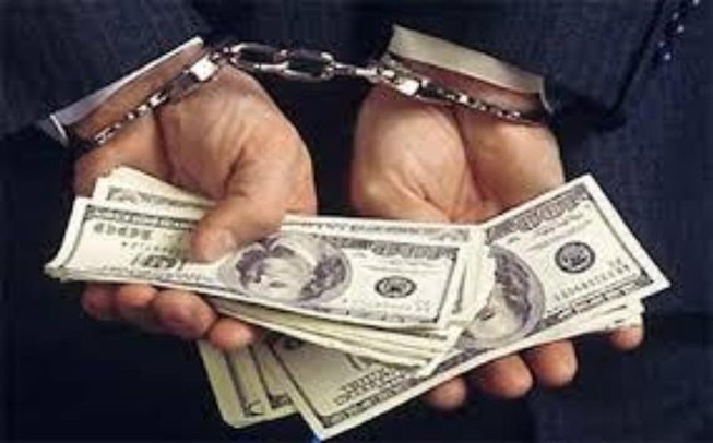 Phó viện trưởng VKS bị bắt khi đang nhận 2.500 USD