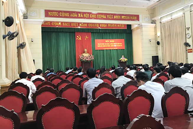 Hà Nội điểm danh cán bộ họp nửa buổi rồi bỏ về