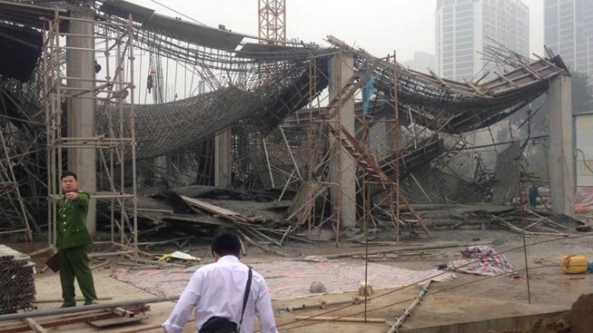 Thông tin mới vụ sập giàn giáo, 6 người thương vong