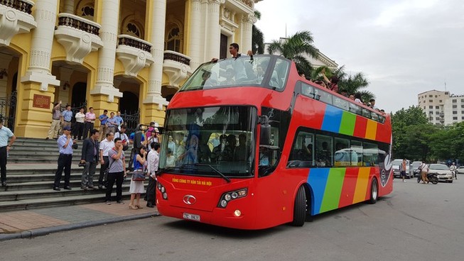 Xe buýt 2 tầng giá 6 tỉ, mỗi lượt đi có... 7 khách