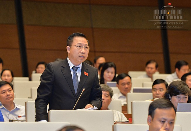 'Có người dùng trang phục, quân hàm để lội ngược dòng đạo lý'