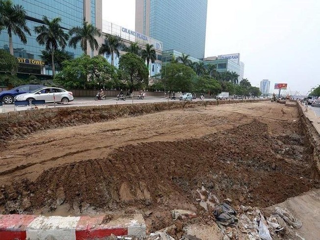 Hà Nội tiếp tục xén vỉa hè, dải phân cách 15 tuyến đường