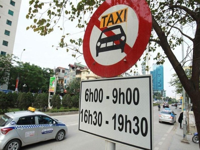 Hà Nội công bố cấm taxi giờ cao điểm trên 11 tuyến phố