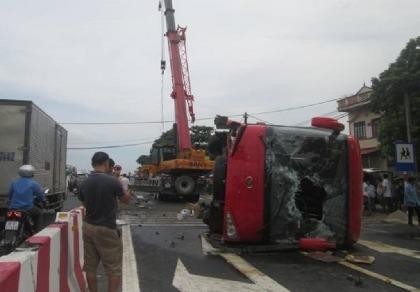 Tai nạn xe khách thảm khốc, 1 người chết, 7 người bị thương